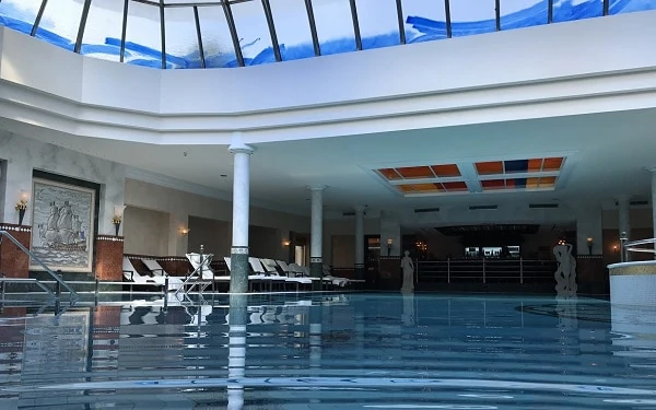 170329_SHÜ-Pool_Internet600x375 Neubau eines 5-Sterne-Hotel mit Schwimmbad und Wellnessbereich-peg