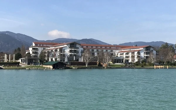 170329_SHÜ_Internet600x375 Neubau des 5-Sterne-Hotel Überfahrt in Rottach-Egern-peg